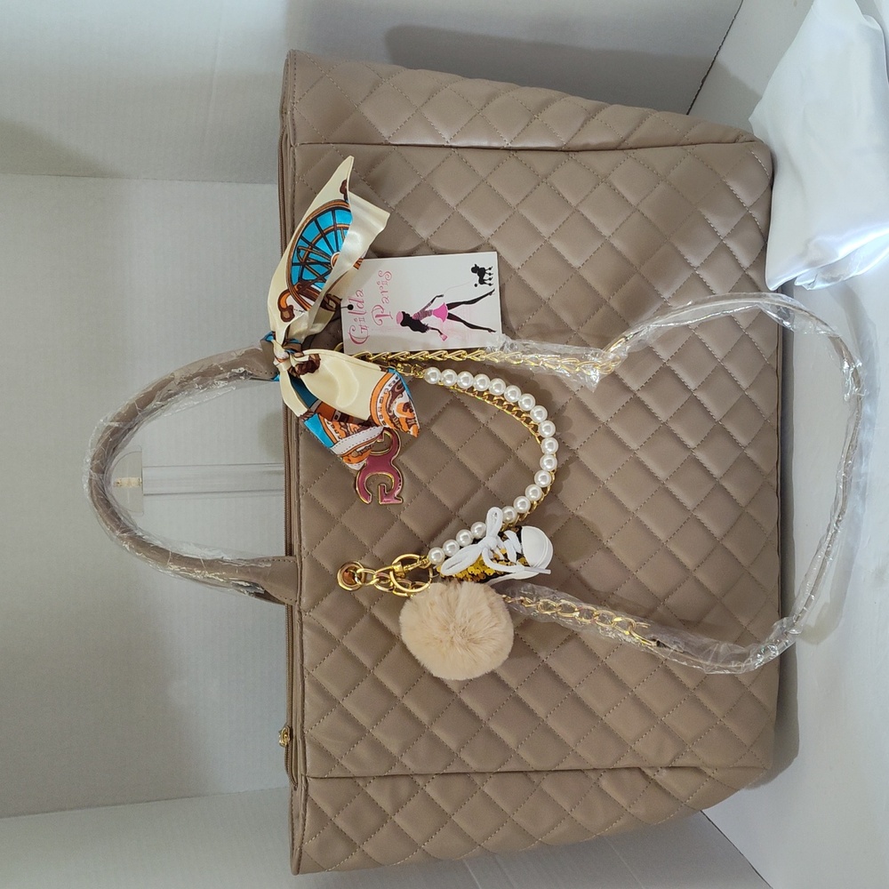 Gilda Paris Elegant Quilted Beige Tote Bag